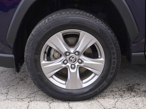 Used 2022 Toyota RAV4 XLE AWD/4WD image 10