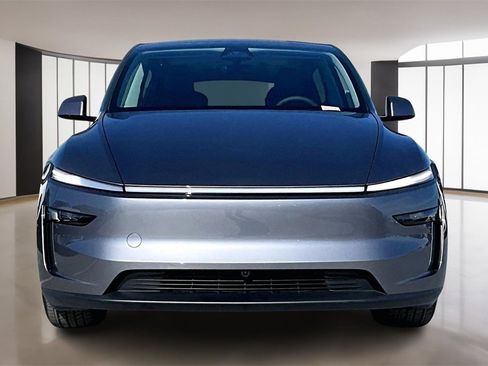 Used 2026 Tesla Model Y 2WD image 2
