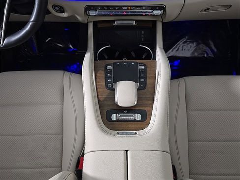 Certified 2025 Mercedes-Benz GLS 450 4MATIC image 22