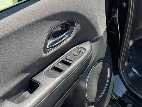 Used 2022 Honda HR-V EX image 9