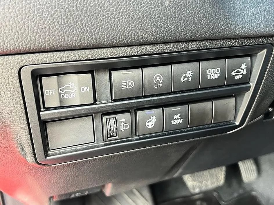 Used 2023 Toyota Tundra Limited AWD/4WD image 29