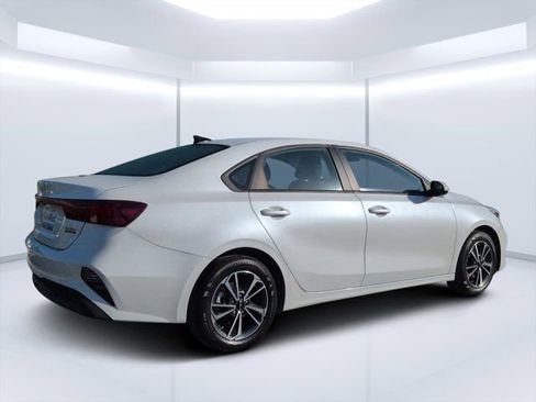 Used 2024 Kia Forte LXS FWD image 3