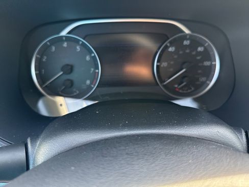 Used 2023 Nissan Frontier SV image 11