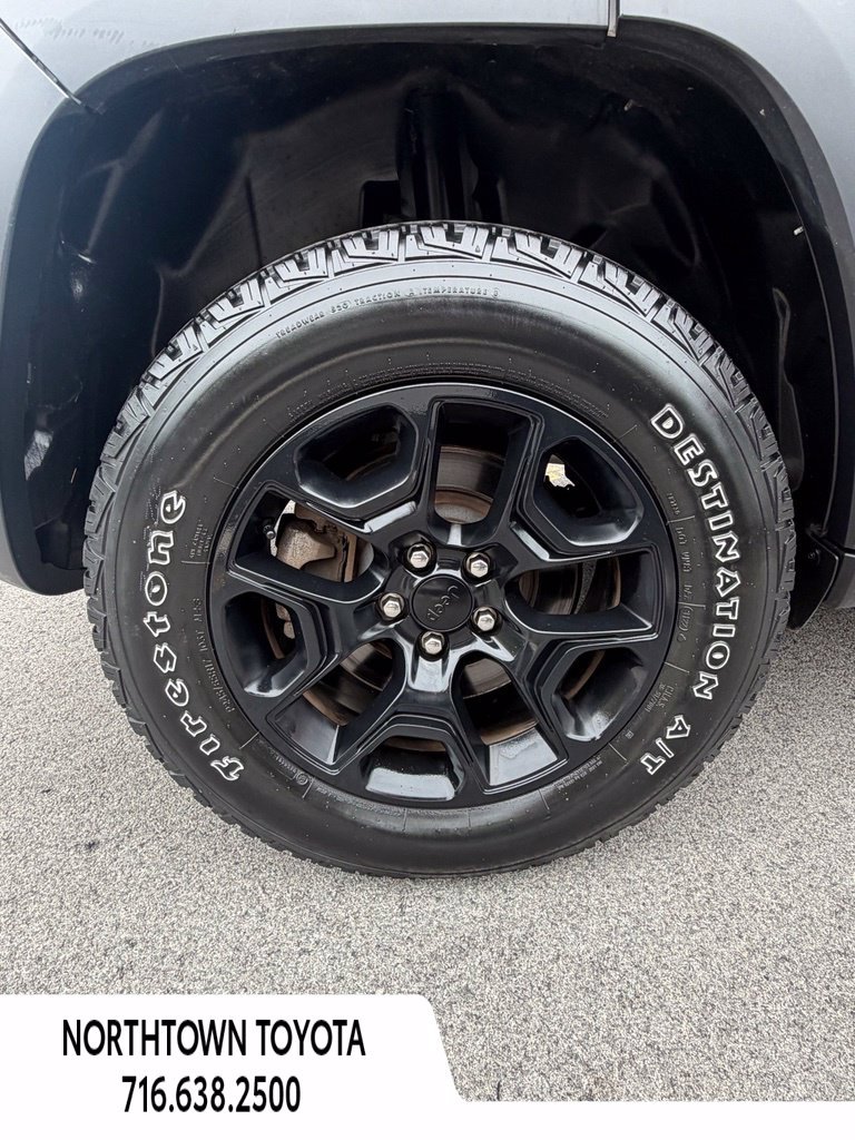 Used 2022 Jeep Cherokee Latitude w/ Sun & Sound Group AWD/4WD image 9