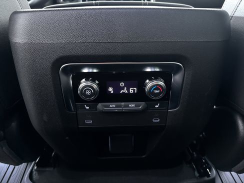 Used 2025 GMC Yukon Elevation w/ LPO, Get Active Package image 24
