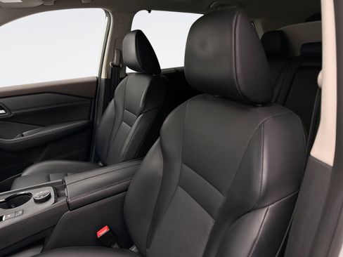 Used 2023 Nissan Rogue SV w/ SV Premium B Package image 27