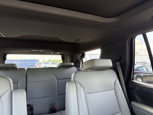 Certified 2022 GMC Yukon SLT w/ SLT Luxury Package AWD/4WD image 32