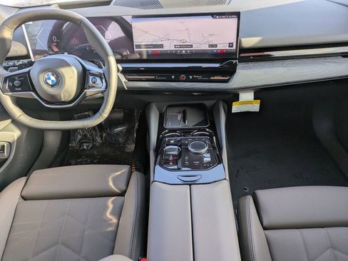 New 2026 BMW 530i xDrive w/ Premium Package AWD/4WD image 32