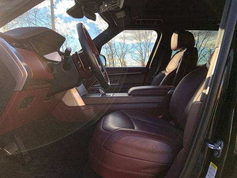 Certified 2024 Land Rover Range Rover SE image 11