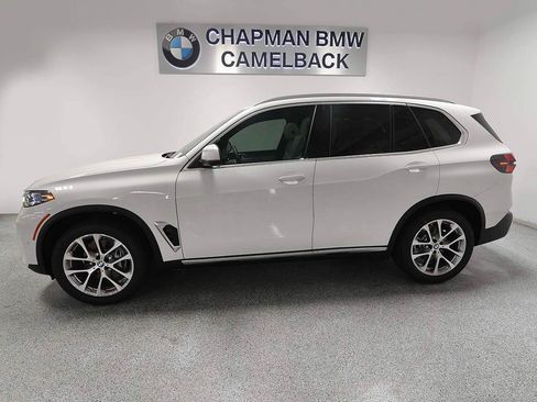 Used 2026 BMW X5 xDrive40i w/ Premium Package AWD/4WD image 3