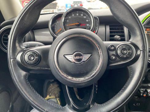 Used 2018 MINI Cooper 2-Door Hardtop image 15