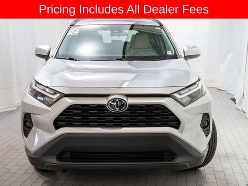 Used 2025 Toyota RAV4 XLE AWD/4WD image 2