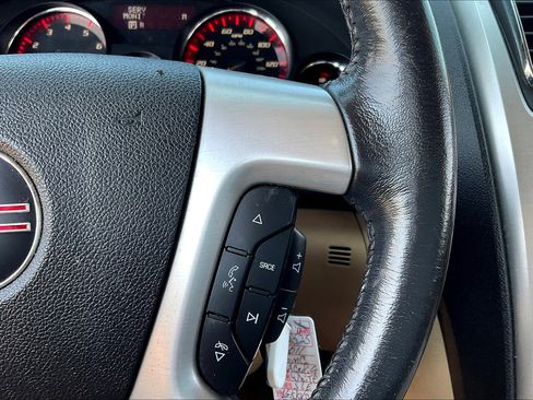 Used 2011 GMC Acadia SLT image 25