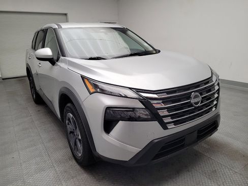 Used 2024 Nissan Rogue SV FWD image 14
