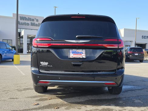New 2026 Chrysler Pacifica Select image 19