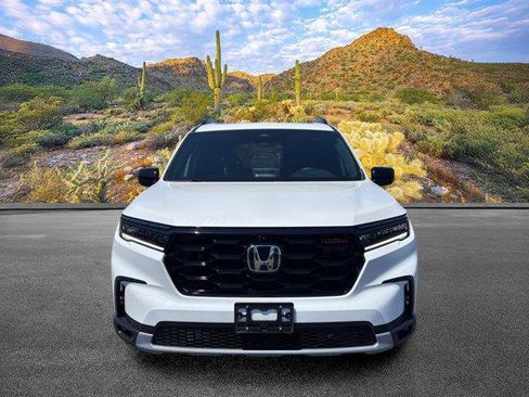 Used 2025 Honda Pilot TrailSport image 5