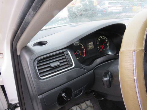 Used 2012 Volkswagen Jetta S image 11