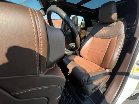 Used 2022 Ford Explorer King Ranch w/ Premium Technology Package RWD image 12