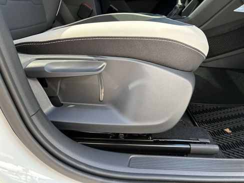 New 2026 Volkswagen Taos SE image 38