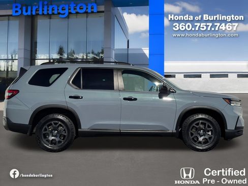 Certified 2025 Honda Pilot TrailSport image 8