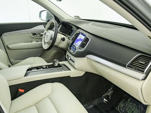 Certified 2025 Volvo XC90 B5 Core w/ Climate Package AWD/4WD image 16
