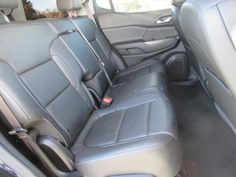 Used 2023 GMC Acadia SLT image 29