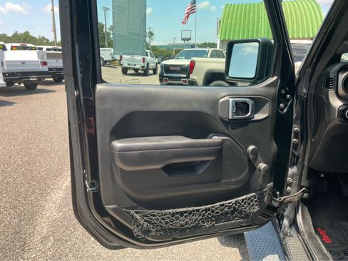 Used 2018 Jeep Wrangler Unlimited Sport AWD/4WD image 10