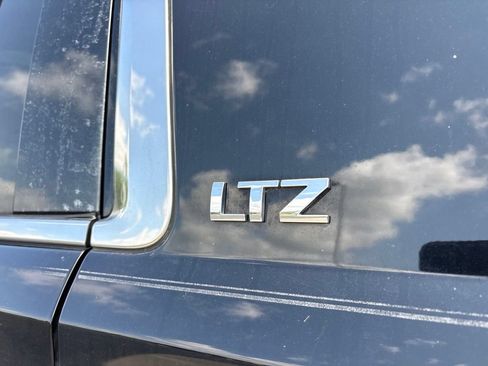 Used 2016 Chevrolet Suburban LTZ RWD image 4