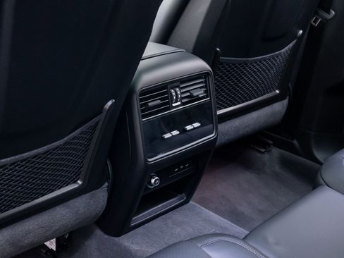 Certified 2025 Porsche Cayenne Coupe AWD/4WD image 17