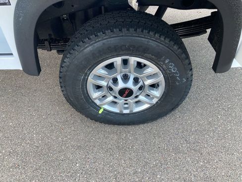 New 2026 GMC Sierra 2500 Pro w/ Convenience Package image 17