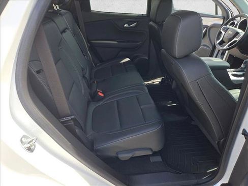 Used 2024 Chevrolet Blazer LT w/ Sound & Technology Package FWD image 19
