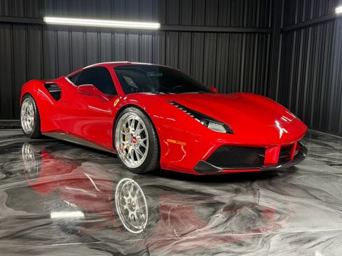 Used 2016 Ferrari 488 GTB RWD image 13