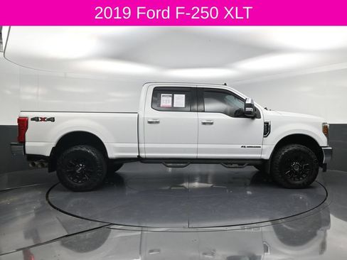 Used 2019 Ford F250 XLT w/ XLT Premium Package AWD/4WD image 4