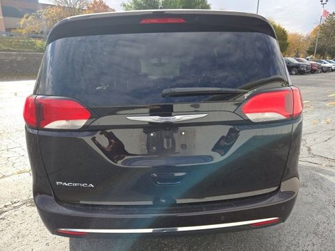 Certified 2017 Chrysler Pacifica Touring-L image 6