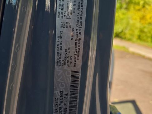 Used 2024 Jeep Wrangler Unlimited image 31