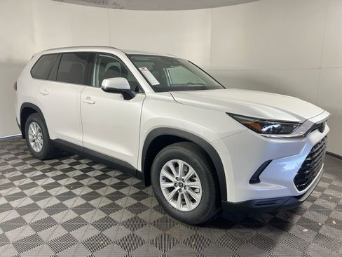 New 2024 Toyota Grand Highlander XLE image 2