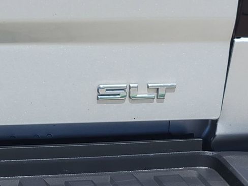 Used 2016 GMC Sierra 2500 SLT w/ Duramax Plus Package AWD/4WD image 11