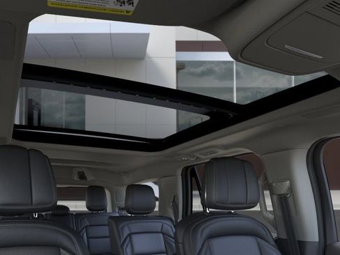 New 2025 Lincoln Navigator Reserve AWD/4WD image 22