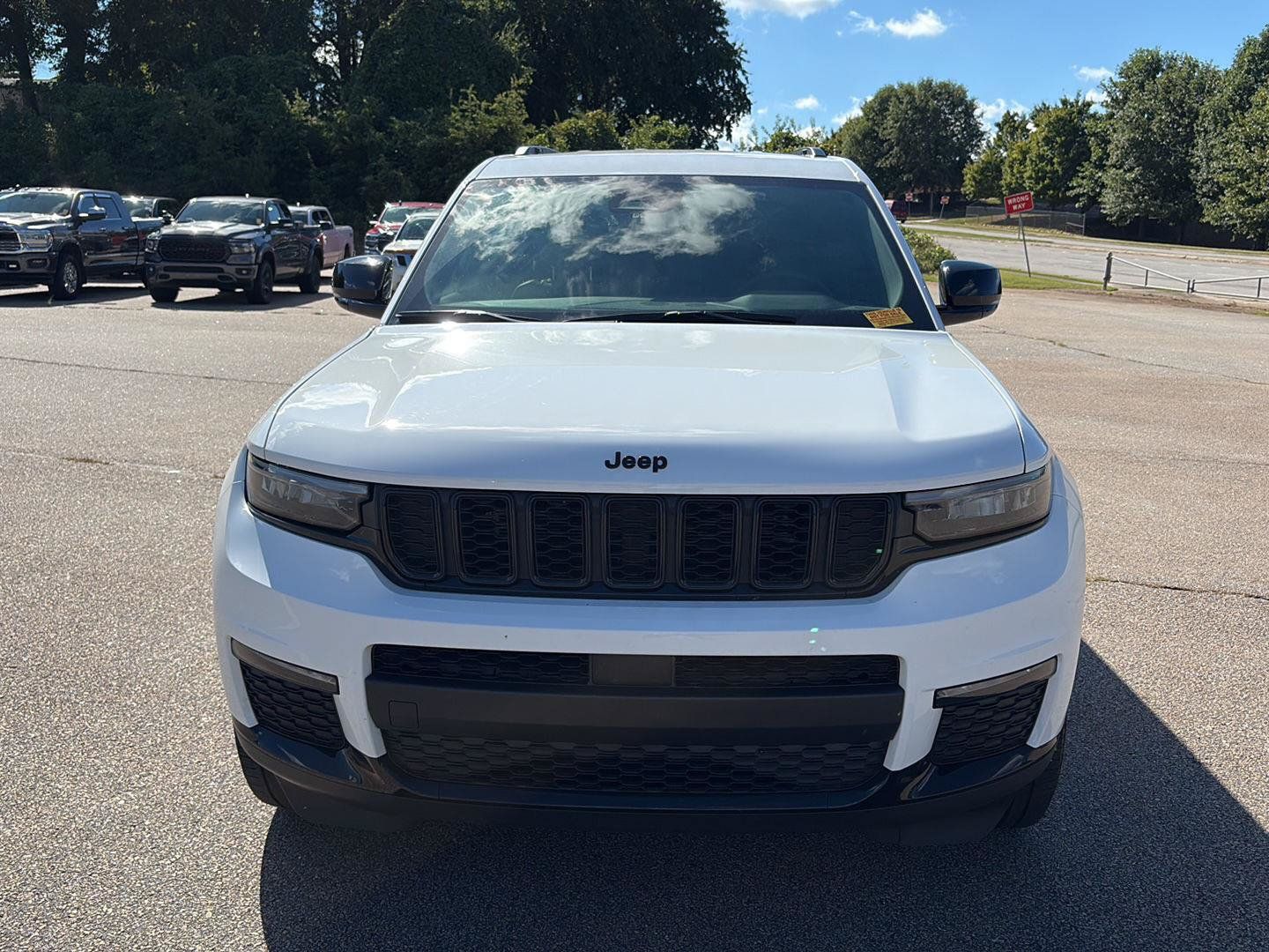 Used 2024 Jeep Grand Cherokee L Limited w/ Black Appearance Package RWD image 2