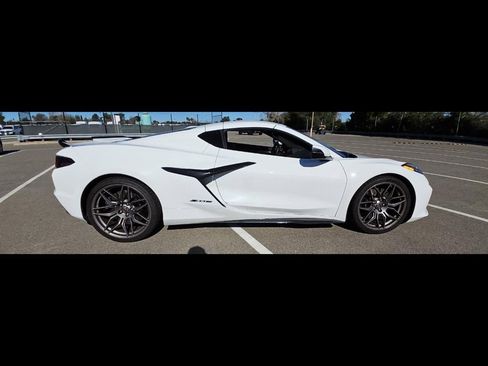 Used 2025 Chevrolet Corvette Z06 w/ Battery Protection Package image 9