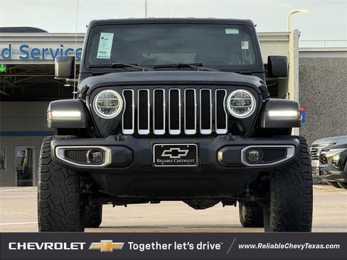 Used 2018 Jeep Wrangler Unlimited Sahara image 3