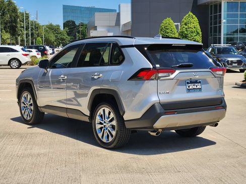 Used 2022 Toyota RAV4 Limited FWD image 5