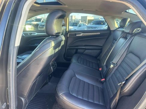 Used 2018 Ford Fusion SE w/ Fusion SE Technology Package image 9