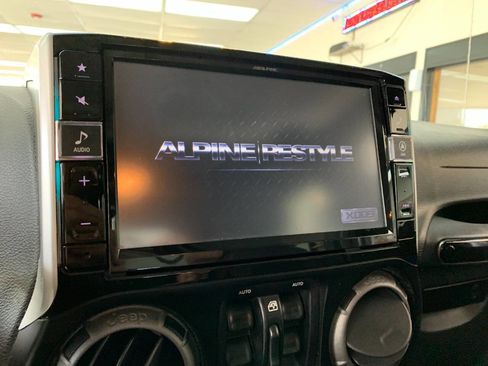 Used 2015 Jeep Wrangler Unlimited Sport w/ Quick Order Package 24S AWD/4WD image 15
