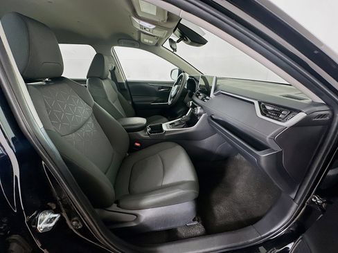 Used 2025 Toyota RAV4 XLE image 30