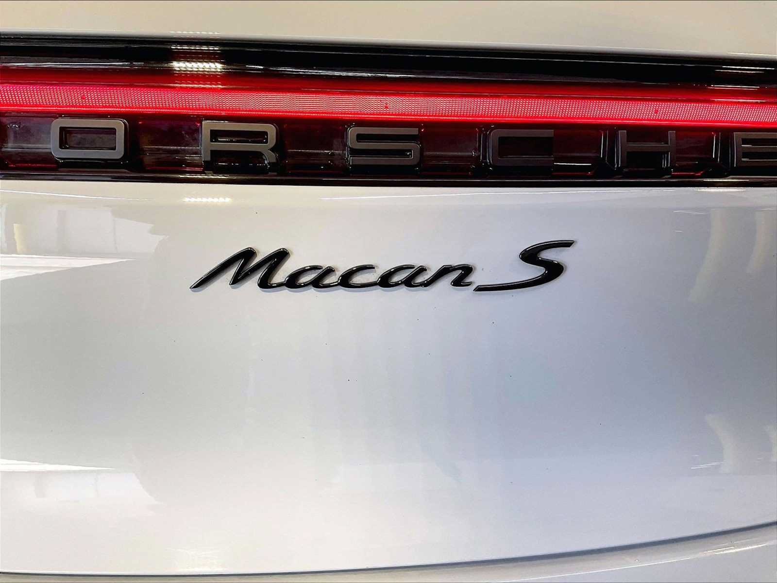Certified 2023 Porsche Macan S AWD/4WD image 36