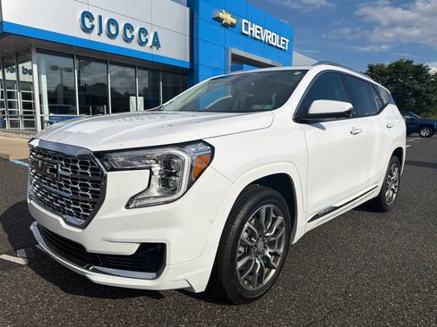 Used 2024 GMC Terrain Denali w/ Denali Premium Package AWD/4WD image 1