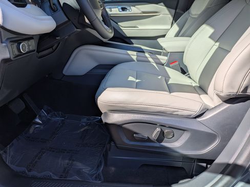 New 2026 Ford Explorer Active w/ Active Comfort Package image 11