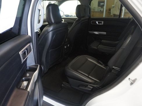 Used 2020 Ford Explorer XLT w/ Equipment Group 202A AWD/4WD image 7