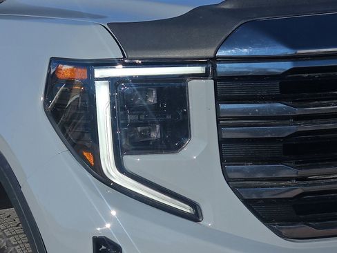 Used 2024 GMC Sierra 1500 AT4 w/ Technology Package image 8
